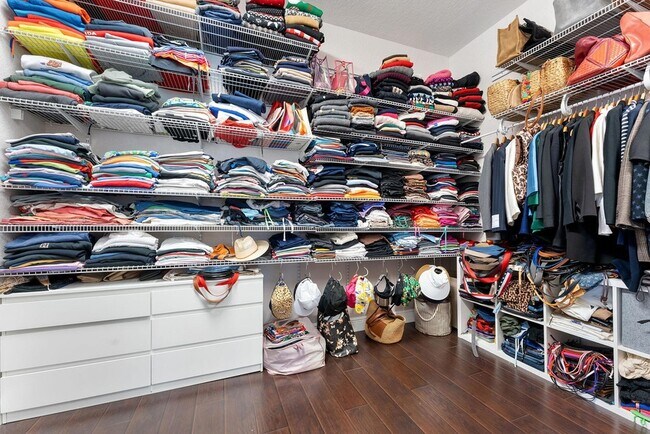 Building Photo - 9173 Delemar Ct