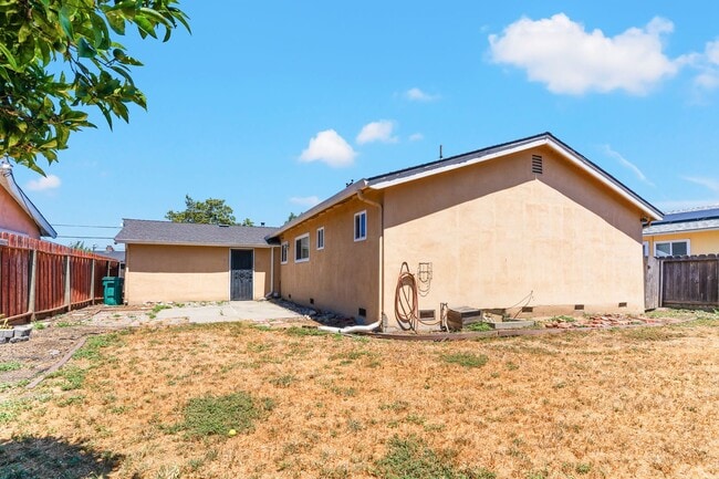 Building Photo - Charming Hayward Home with Modern Upgrades...