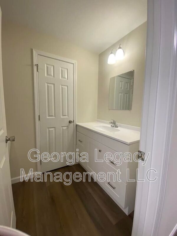 Building Photo - 140 Henry Meyer Rd