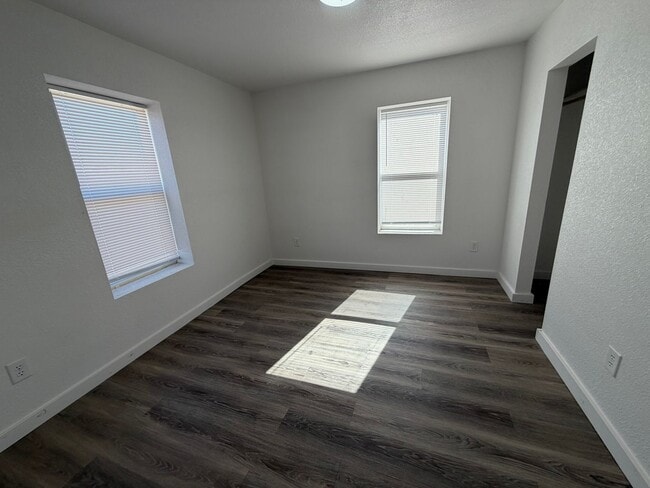 Building Photo - 3002 1st Pl