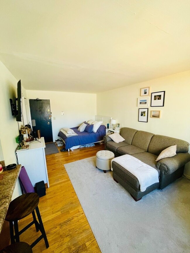 Building Photo - 3160 N Cambridge Ave