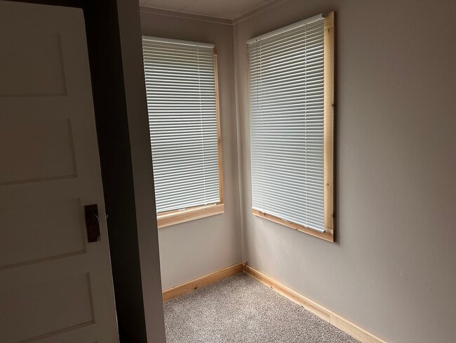 Building Photo - 1 Bed, 1 Bath house in Belt