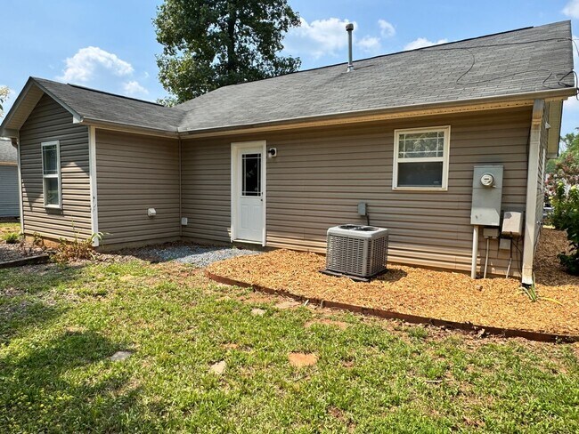 Building Photo - 3236 Ridgewood Pl Dr