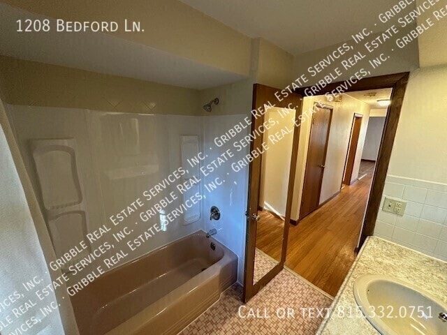 Building Photo - 1208 Bedford Ln