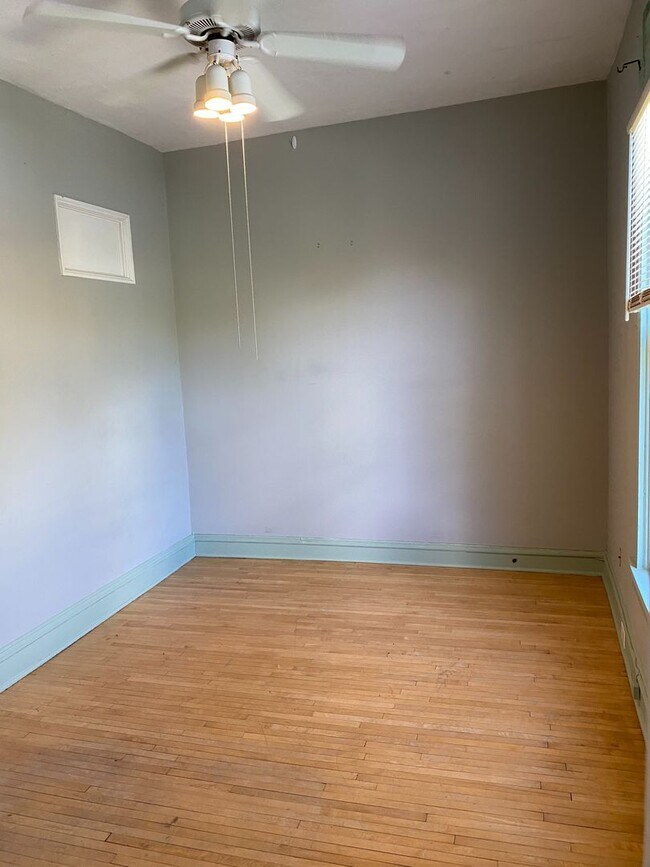 Building Photo - In the Heart of Dinkytown - Amazing 6 bedroom Victorian Rental Home,  Fall 2026!