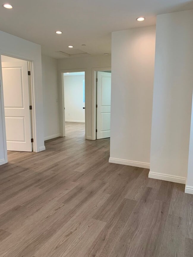 Building Photo - Upgraded 4+3.5 in Sylmar w/backyard + garage!