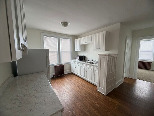 Building Photo - 6611 Kennedy Ave