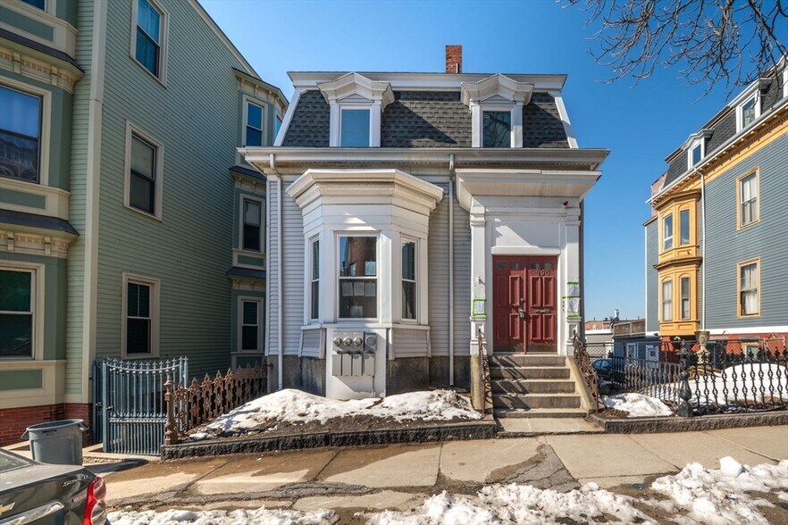 Building Photo - 391 Meridian St