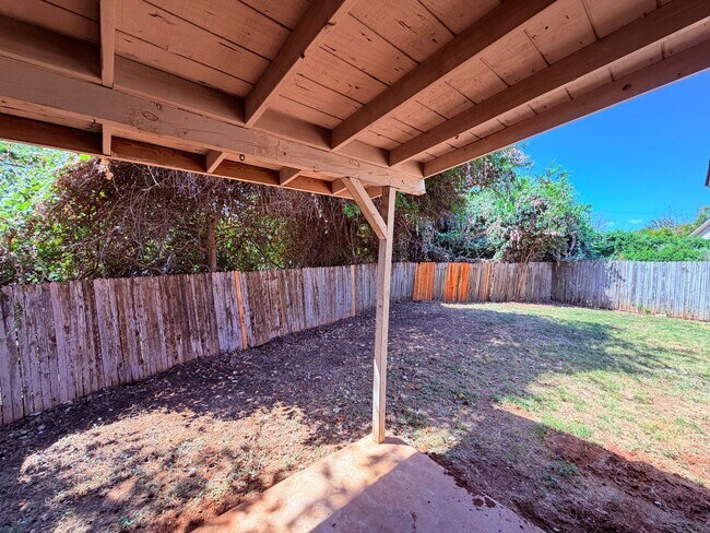 Building Photo - 2303 Whitlow Cove