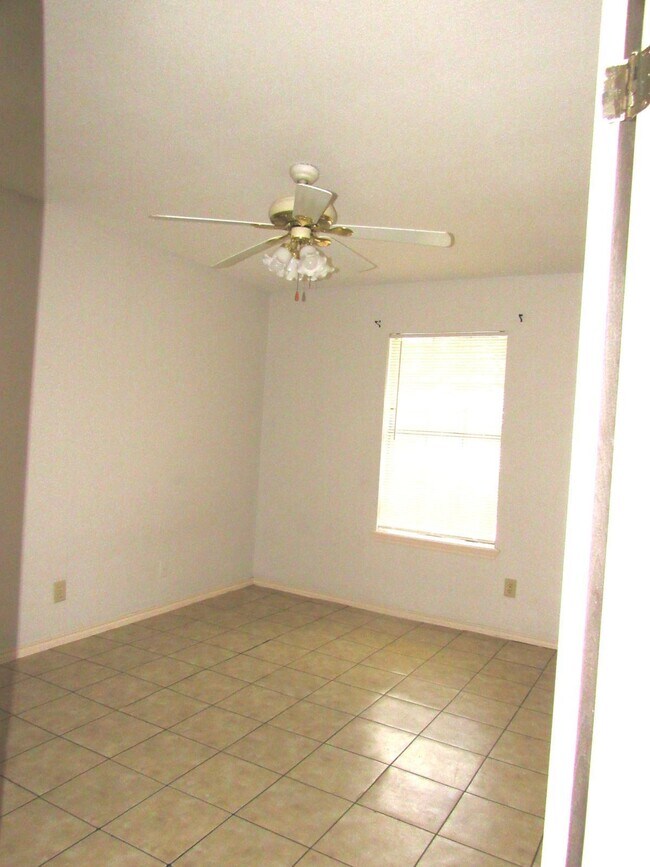 Building Photo - 1420 Juarez Ave