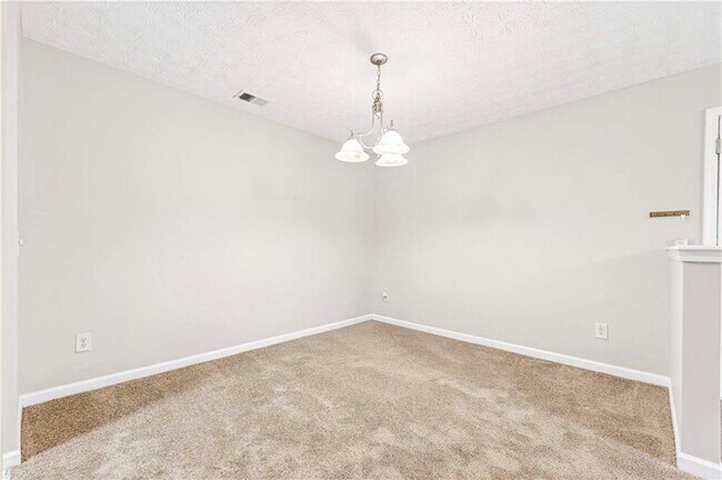 Building Photo - 2104 Fairington Club Dr