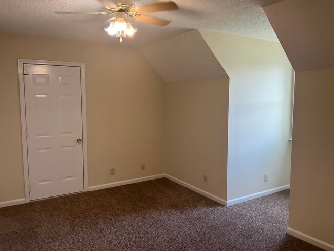 Building Photo - 910 Dolphin Ln
