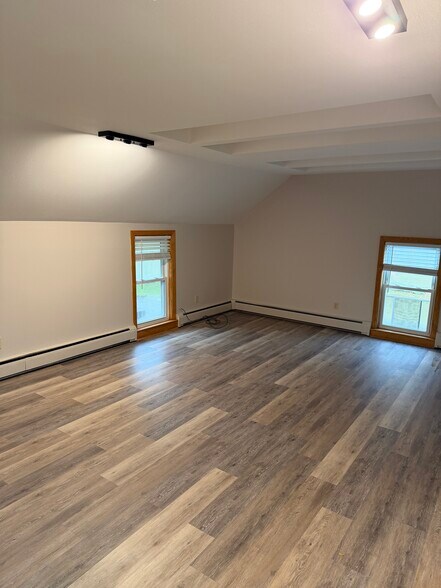 Building Photo - 3062 Laird Ave