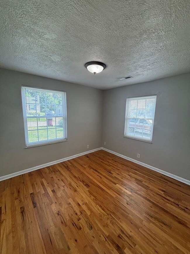 Building Photo - Alcoa School cottage coming soon!