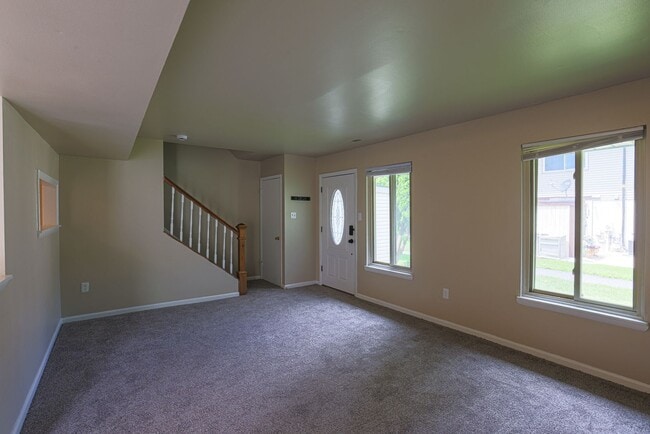 Building Photo - 14 King Henry Cir