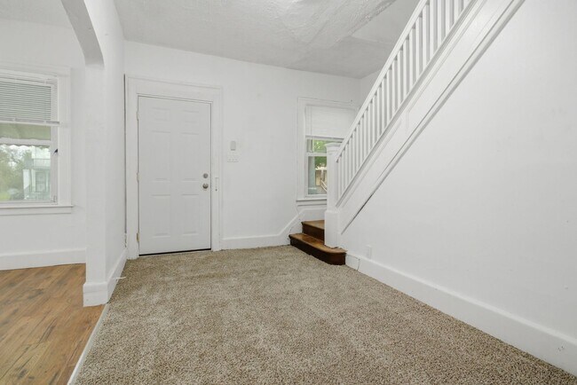 Building Photo - $1200/month bungalow