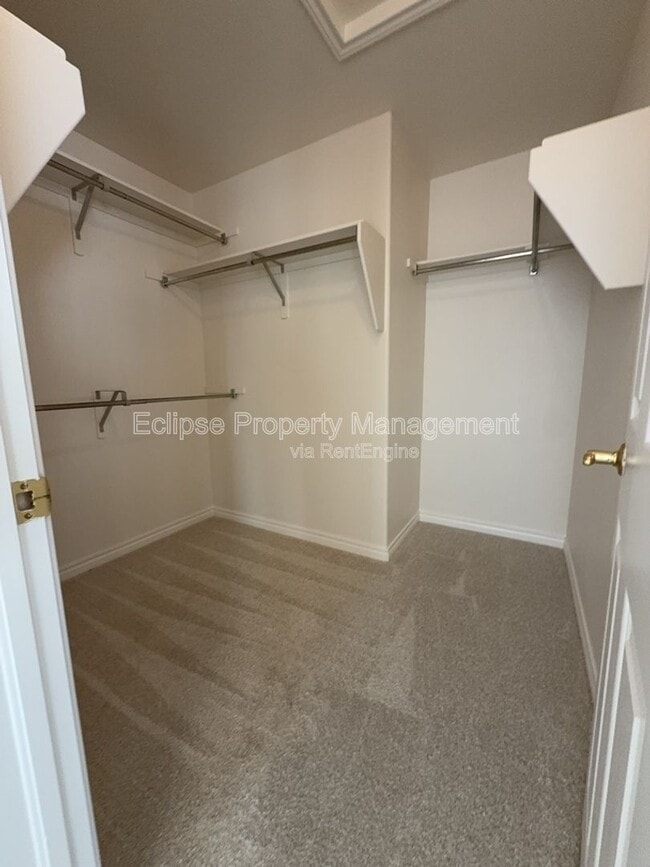 Building Photo - 714 E Harbor Cir