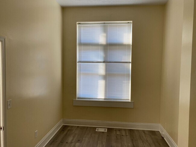 Building Photo - 642 Philadelphia St