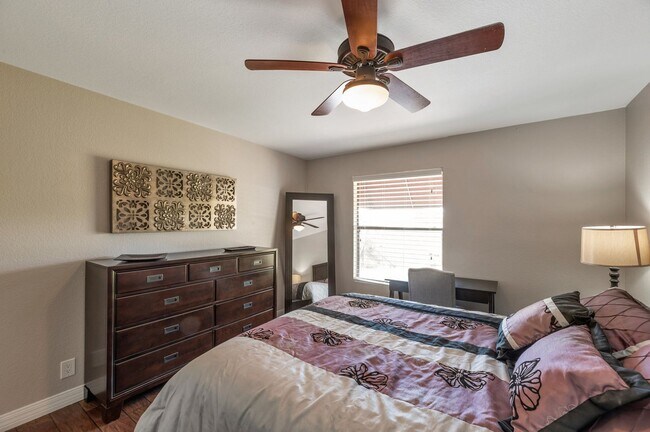 Building Photo - Move-In Ready 1-Bedroom in Scenic Fountain...