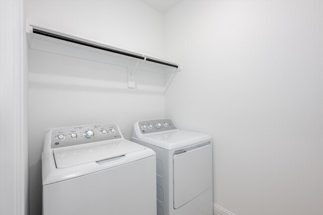 Building Photo - 1013 Rainshower Wy