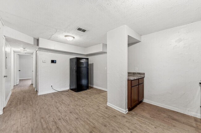 Building Photo - 744 Mackinaw St