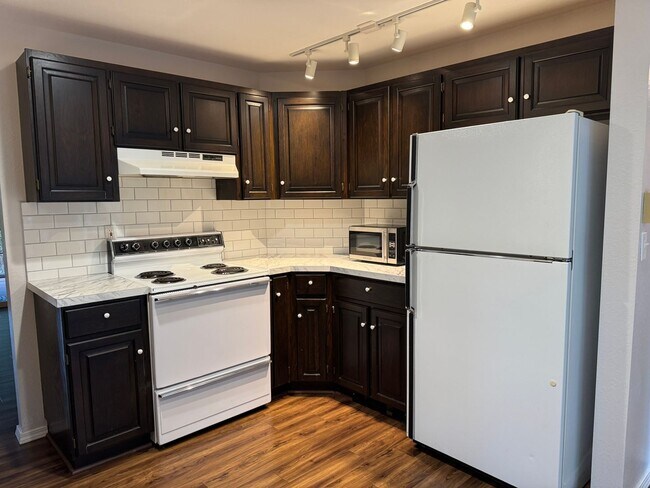 Building Photo - Poulsbo - perfectly charming 2 story with main floor primary suite