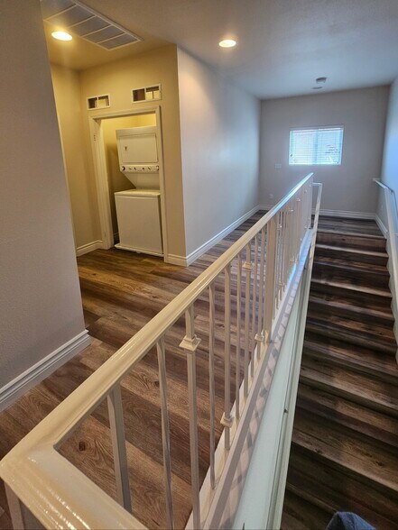 Building Photo - 7124 Farralone Ave