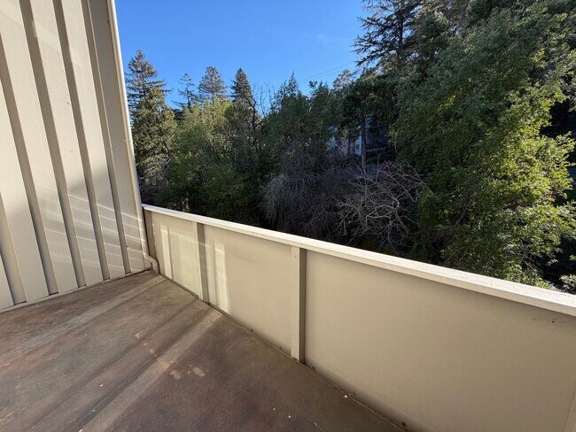 Building Photo - 2 Bed 1 Bath Condo W/ Garage In Orinda