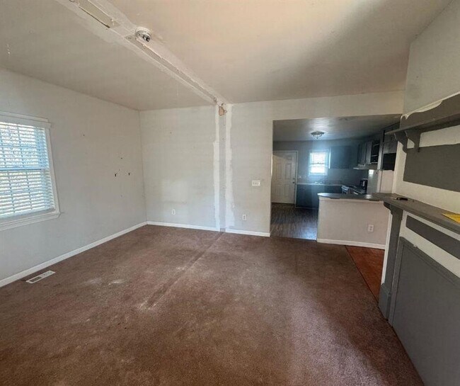 Building Photo - 5608 W Pine St