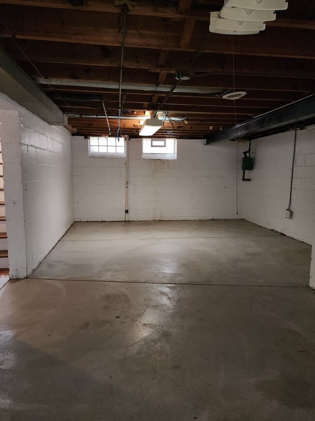 Building Photo - Beautiful 3 Bedroom Home For Rent