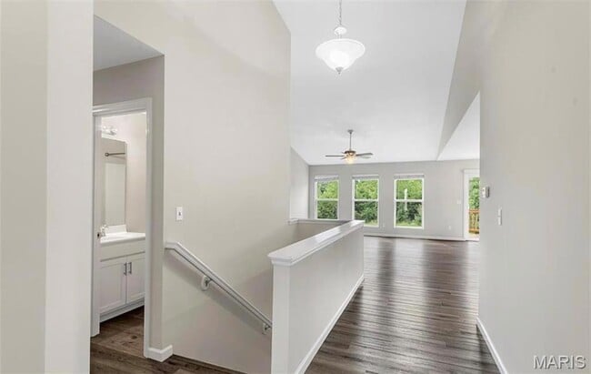 Building Photo - 4602 Siesta Dr