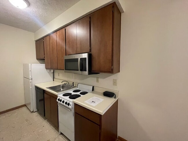 Building Photo - JUNE MOVE-IN | Court Orleans 1-BR | Prime Location Near Downtown & MSU
