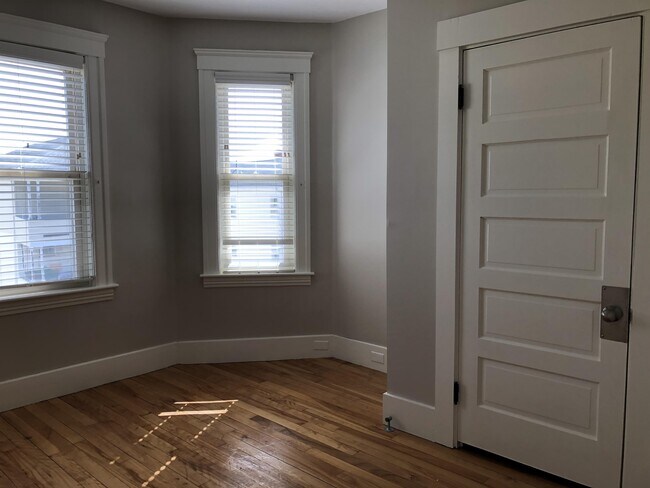 Building Photo - 7 Plantation St