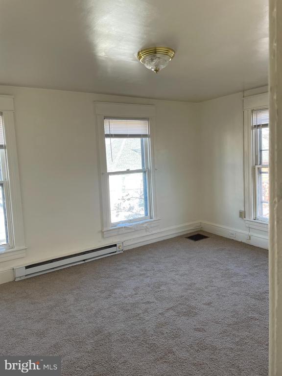 Building Photo - 648 N Mulberry St