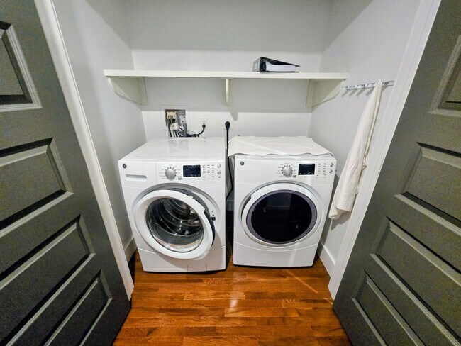 Building Photo - 1815 Main St