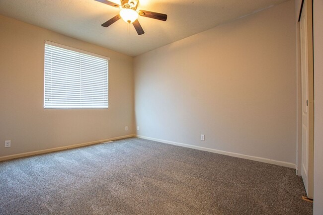 Building Photo - Extremely Spacious 3 Bedroom / 2.5 Bath Home in Bellevue!