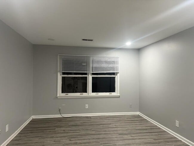 Building Photo - 635 N Elmwood Dr