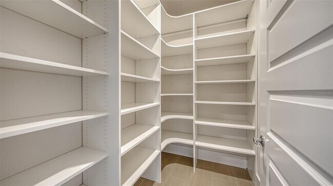 Building Photo - 512 Laurel Pk Dr