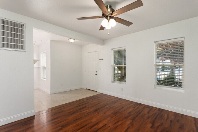 Building Photo - PRE LEASE TODAY!! Remodeled 2 bed, 2 bath unit in Midtown