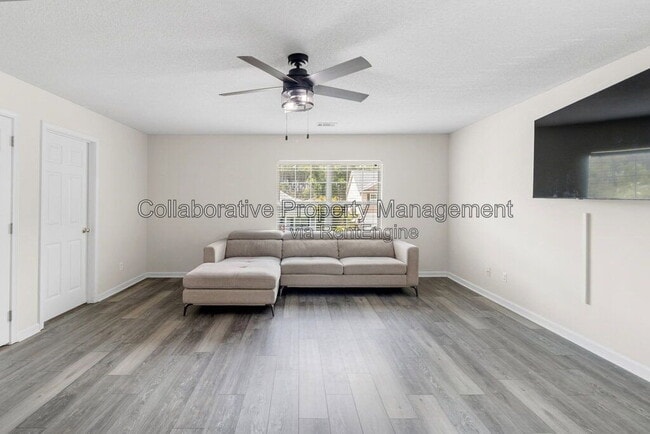 Building Photo - 215 Tigers Paw Dr
