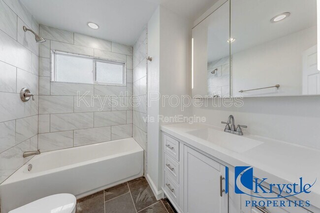 Building Photo - 175 Toyon Dr