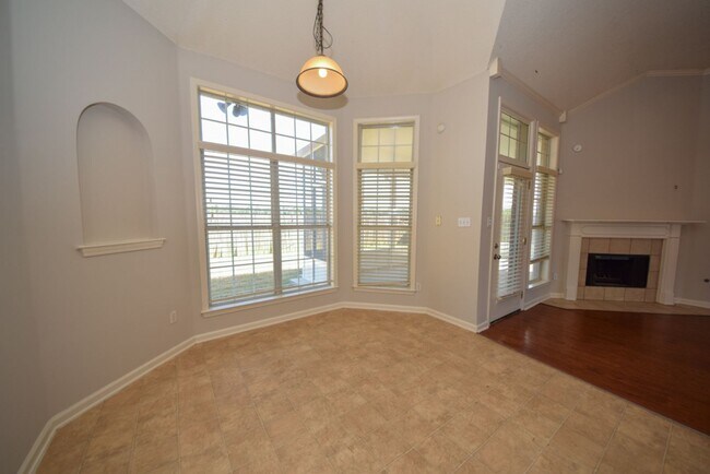 Building Photo - Great 3 bed, 2 bath home in Cordova with wonderful curb appeal.