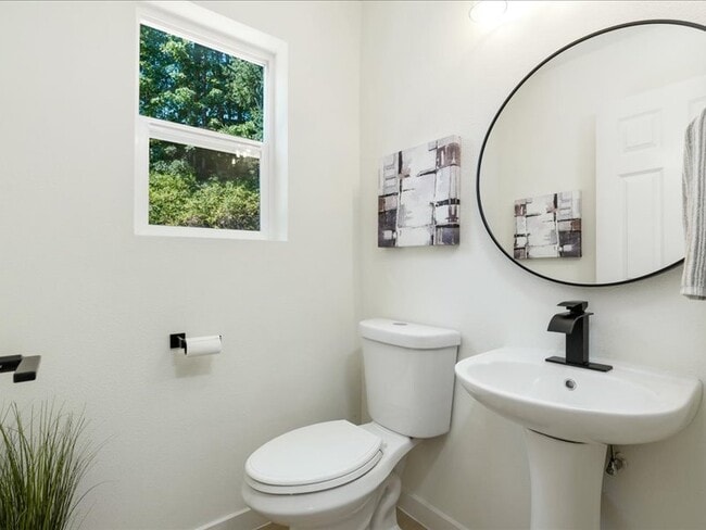 Building Photo - 1004 McDonald Ave