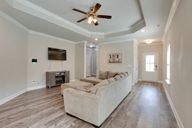 Building Photo - 150 Shrewsberry Dr