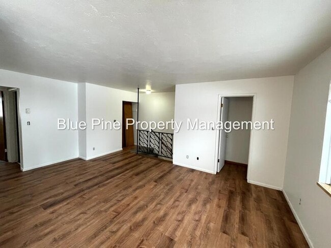 Building Photo - 262 Pine St