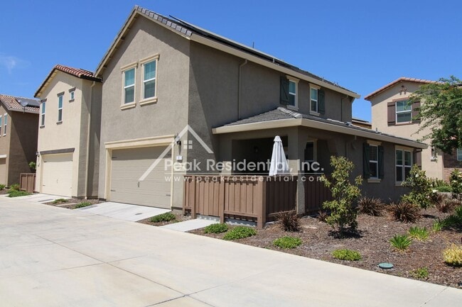 Building Photo - Beautiful Newer Roseville 3bd/2.5ba Home i...