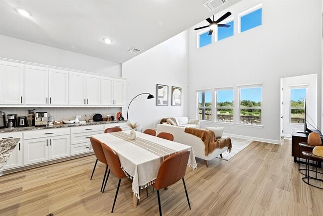 Building Photo - 2702 Sebring Cir
