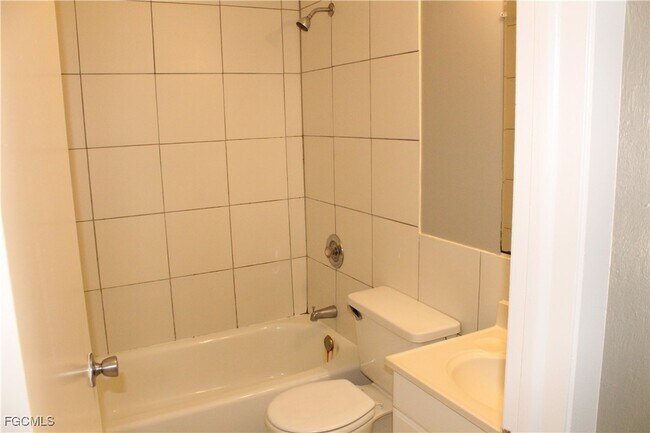 Building Photo - 1811 SE 15th Pl