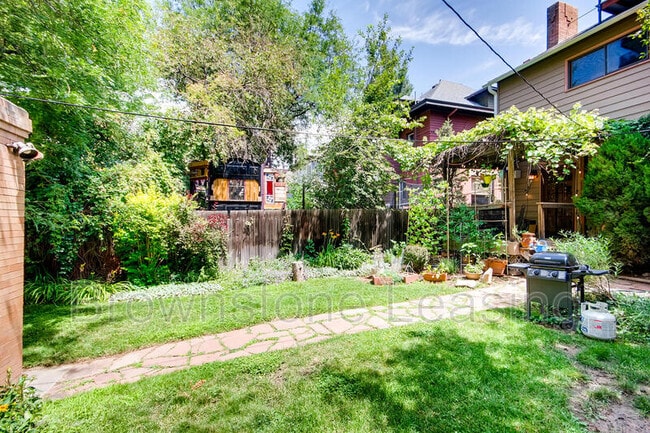 Building Photo - 1035 N Marion St