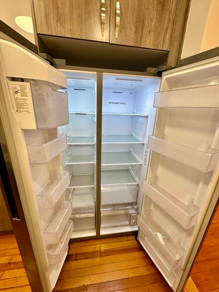 Brand-new Samsung stainless steel refrigerator. - 328 High St
